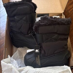 NWT Sorel Black Rain & Snow Boots with Water-Resistant Material